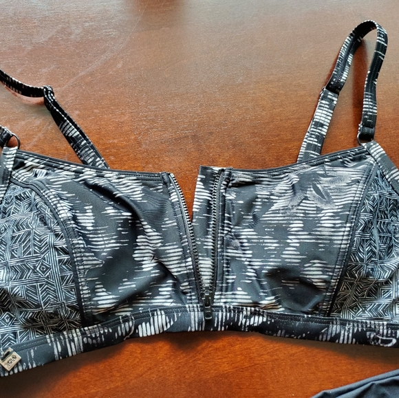 Lole 2 piece Bath Suit - Picture 3 of 6